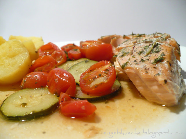 Essen aus Engelchens Küche: Lachs mit mediterranem Gemüse in der Folie ...