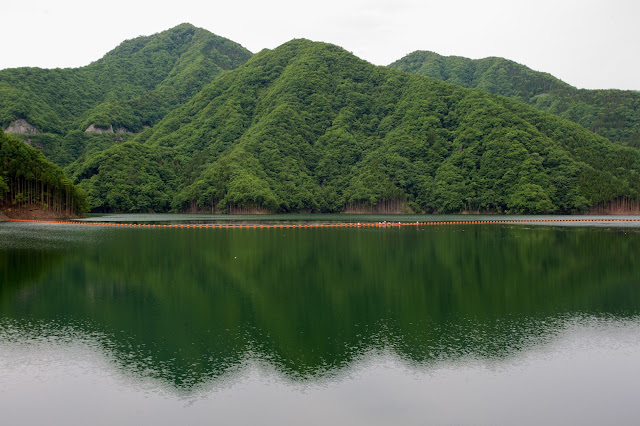 湯西川ダムのダム湖