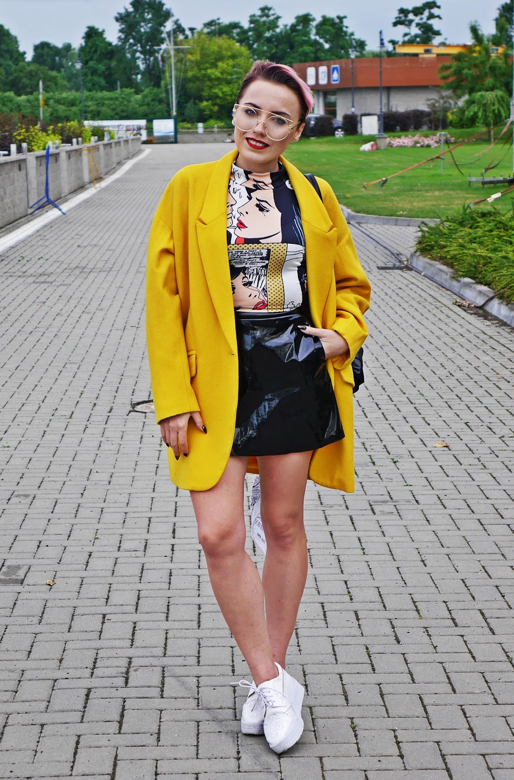 yellow_oversize_coat_jacket_black_skirt_platform_shoes_blog_modowy_karyn_060717a