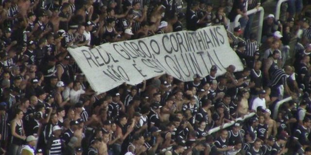 Repórter conta tumulto com membro do Corinthians na Arena do Grêmio