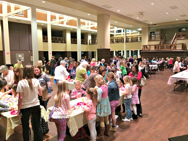 DIY Tissue Paper Ice Cream Sundae Party or Banquet Decorations || Church Missions Craft Night || Dimples and Tangles