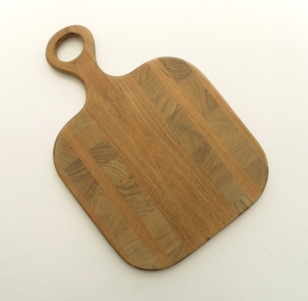 Vintage and Main DIY Refinishing a Wood Cutting Board