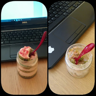 Postre Dominguero De Granadas Y Pistachos.
