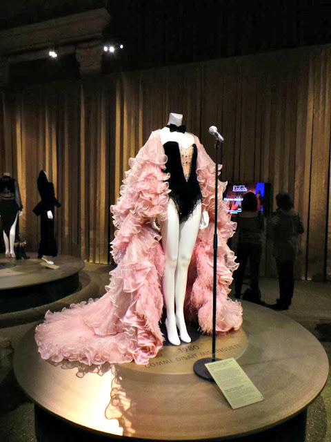 Exposition Dalida garde-robe mode tenues de scène Palais Galliera musée Paris