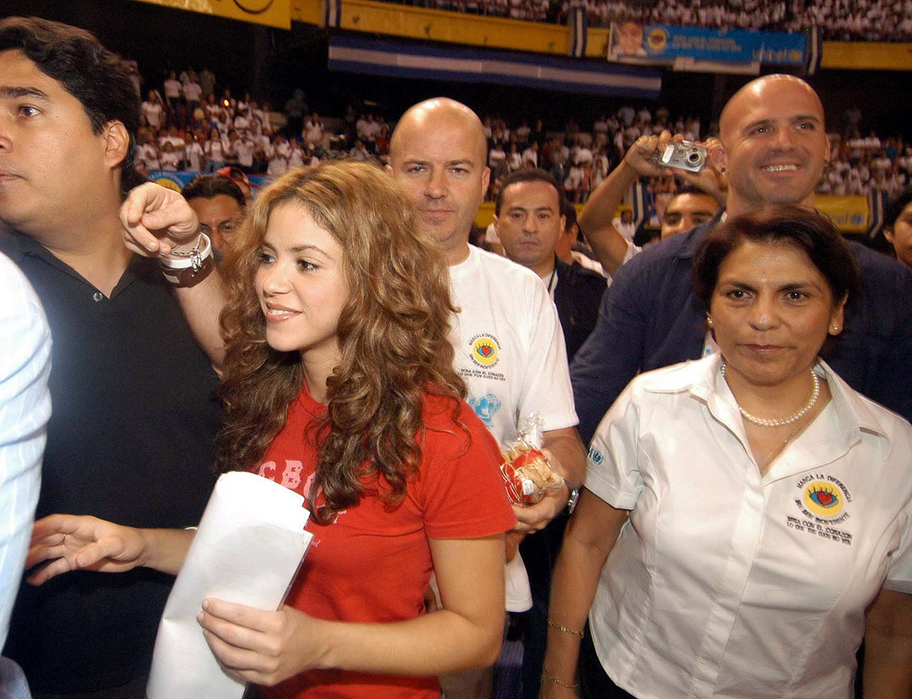 Shakira - myshakiblog: 6 Fotos HQ: Shakira en San Salvador durante