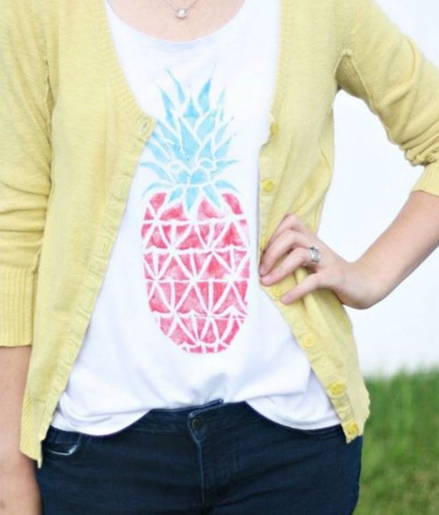 The Chic Cupcake DIY Easy Fabric Painted Shirts!
