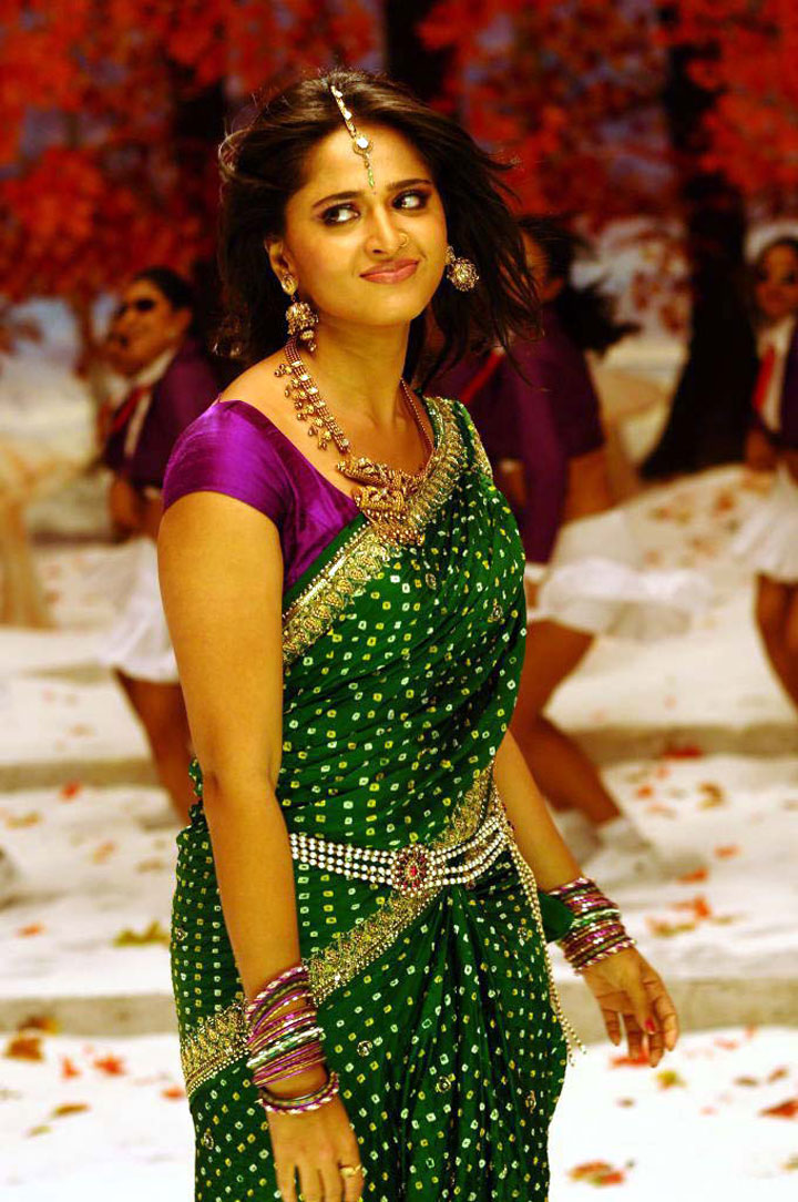 Tollywood Actress Anushka Shetty Hip Navel Show Stills In Green Saree
