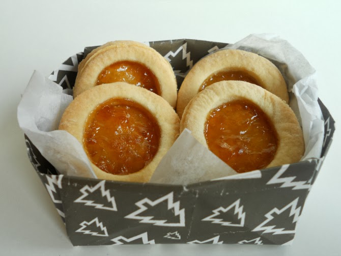 occhi di bue - shortcrust pastry biscuits with jam