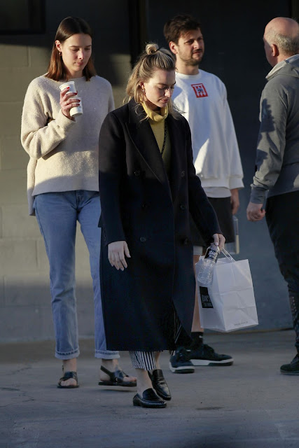 Margot Robbie Clicked At Outside in Los Angeles