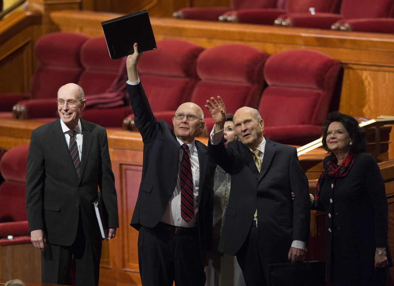 Ministrando juntos Miembros SUD energizados después de una conferencia