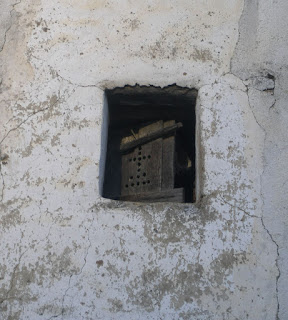 Tornavacas detalle religioso en ventana