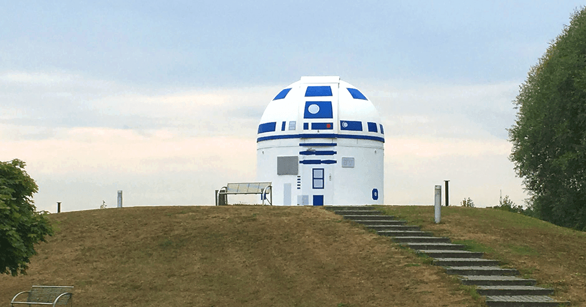 German Professor Who Loves Star Wars Has Repainted An Observatory Into A Giant R2-D2