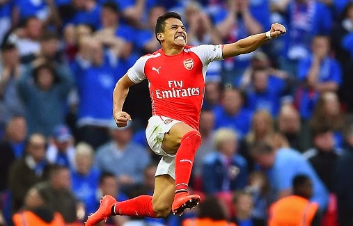 Arsenal star Alexis Sanchez picks injury