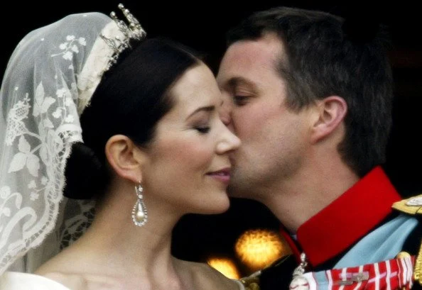 The Crown Prince Couple married on 14 May 2004. The wedding took place in Copenhagen’s Cathedral and the wedding festivities were held at Fredensborg Palace.