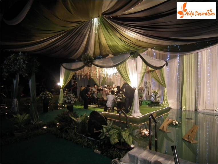 Dekorasi Kolam Renang di Halaman Rumah