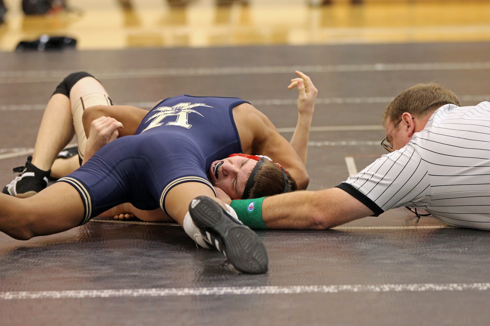 wrestling world: aquinas wrestling - whitehall , westby