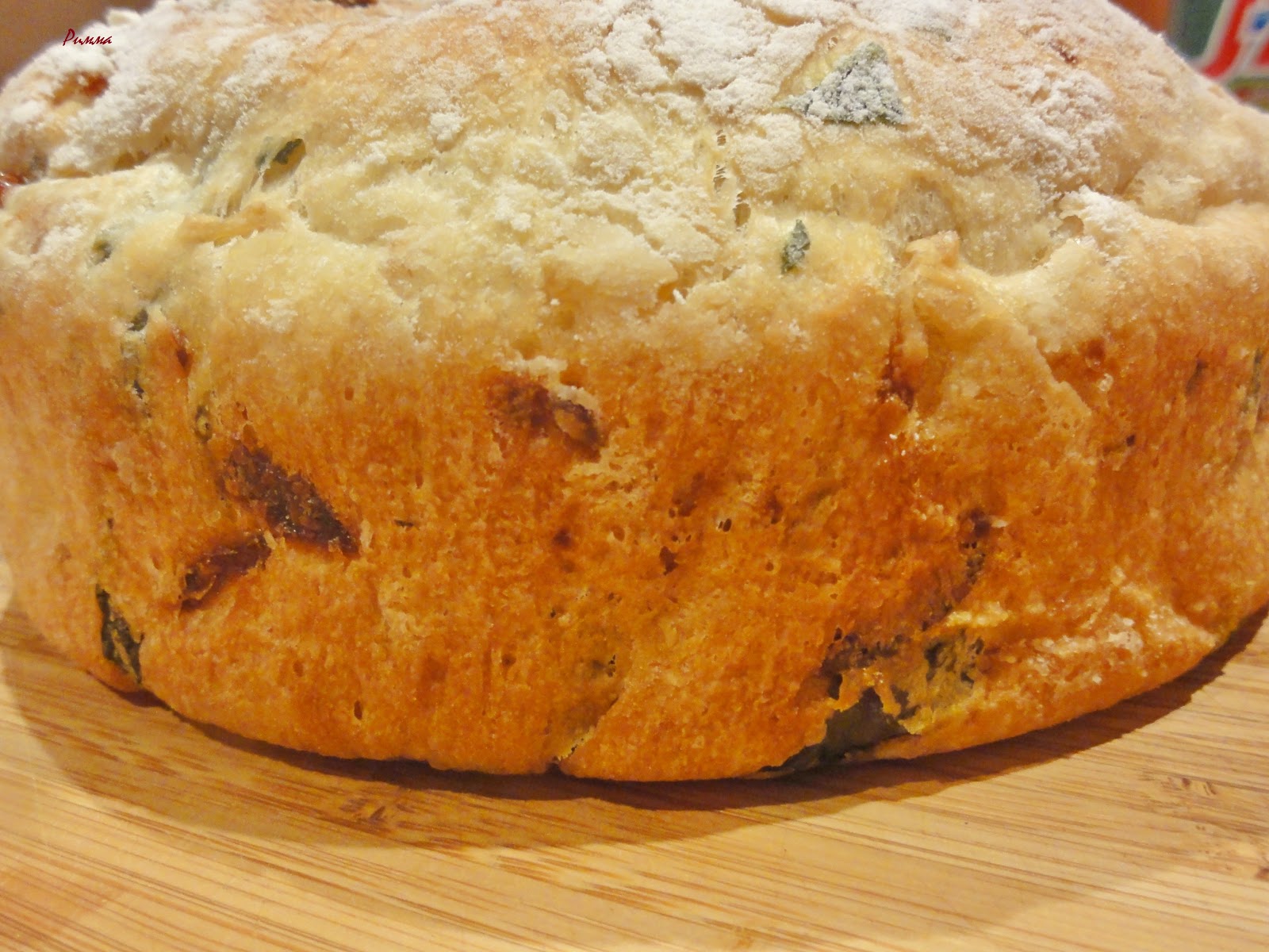 Постный хлеб в хлебопечке рецепты. Домашний хлеб с луком и сыром. Домашний луковый хлеб. Хлеб со шпинатом. Хлеб на соде в духовке на воде.