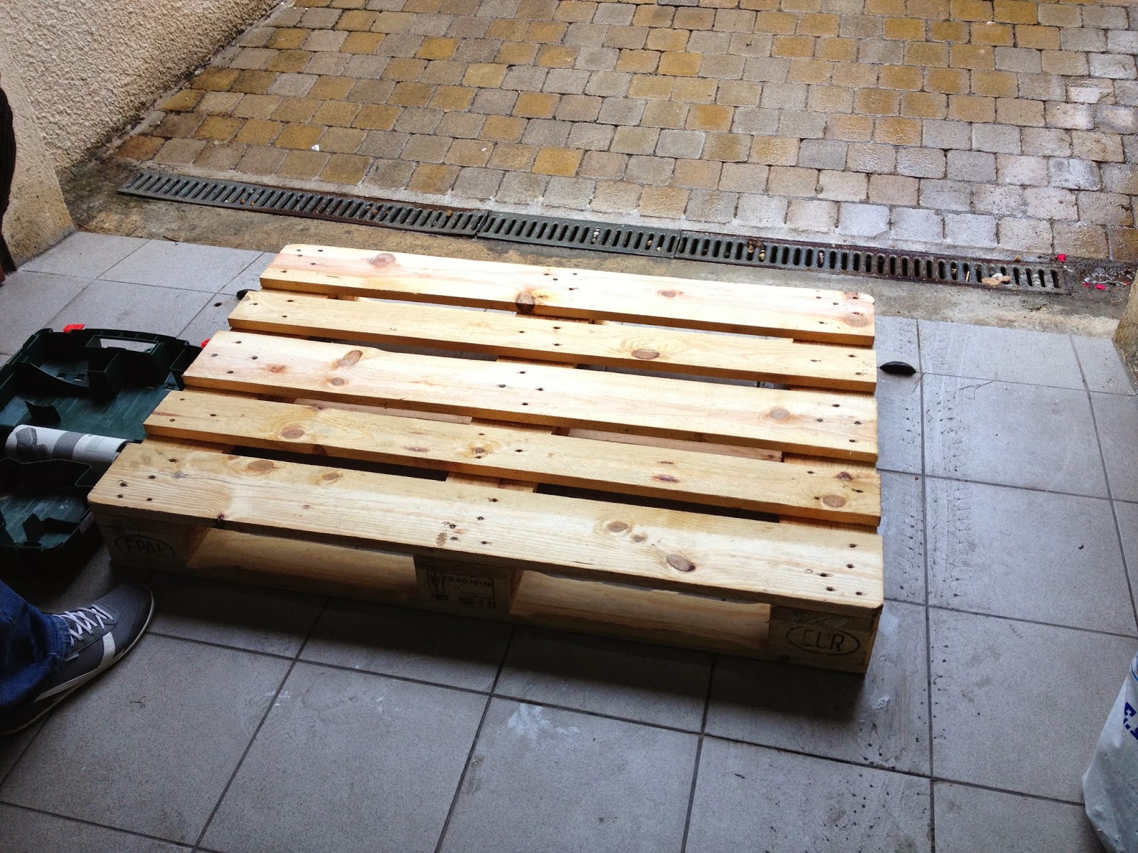 Faire Une Table Basse Avec Une Palette En Bois – Ezooq Faire Une Table Basse Avec Une Palette En Bois – Ezooq