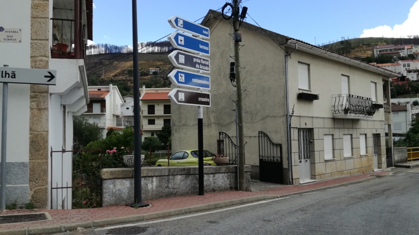 Placa indicativa da Praia Fluvial da Arxada