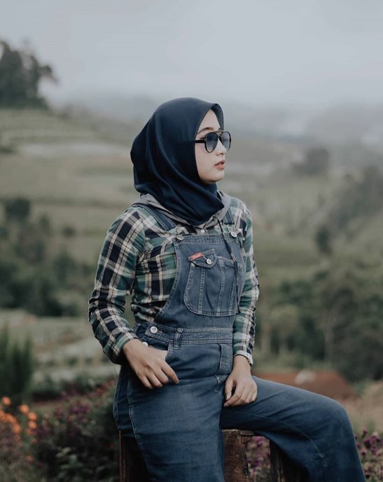 √ 31 Gaya Foto Hijabers Cantik ala Instagrammer Terbaru dan Terpopuler