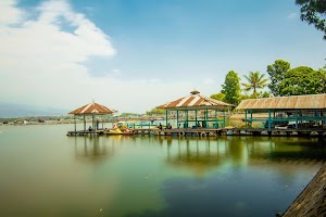 Panorama Objek Wisata Danau Ranu Grati Pasuruan Yang Indah Panorama Objek Wisata Danau Ranu Grati Pasuruan Yang Indah
