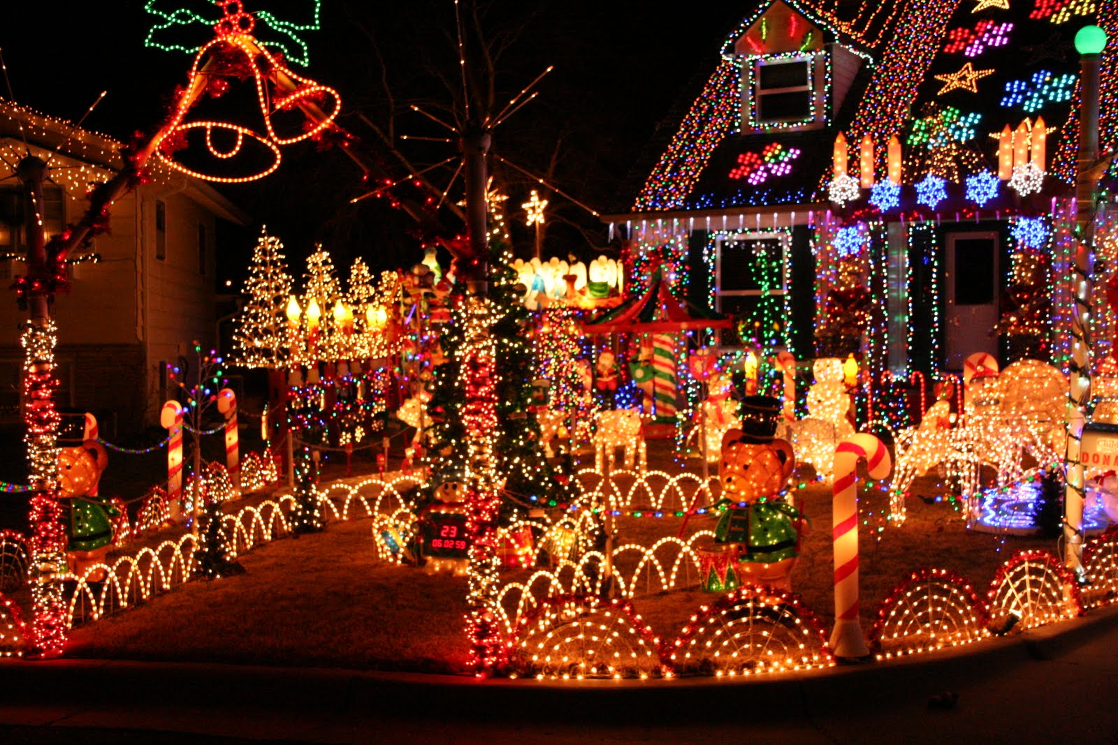 The Logan's Christmas Lights & Santa!