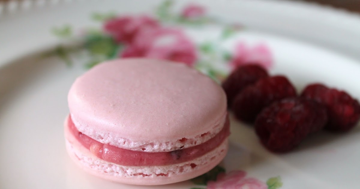 The Cottage Diaries: Raspberry Macarons