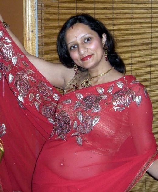 Indian Masala Aunties Navel Gallery: Real Life Desi Housewife Round Fleshy  Fat Navel Show