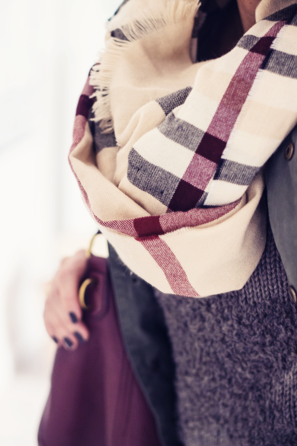 Schokoladentorte mit Erdnussbutter und Karamell und verschiednen Nüssen ...