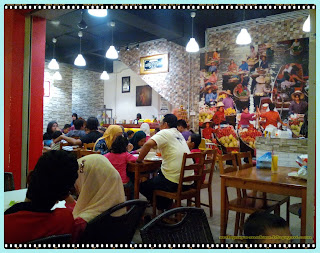 Dalam Kedai Mae Thai