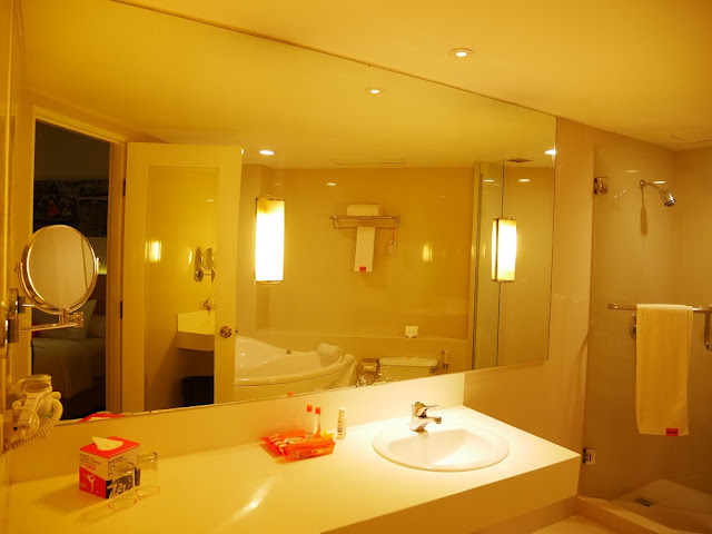 Kamar Mandi di Harris Hotel Tebet Kamar Mandi di Harris Hotel Tebet