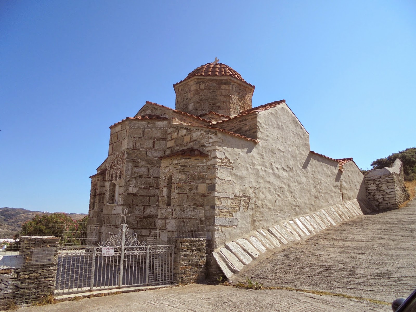 ο βυζαντινός ναός του Ταξιάρχη Μελίδας στην Άνδρο