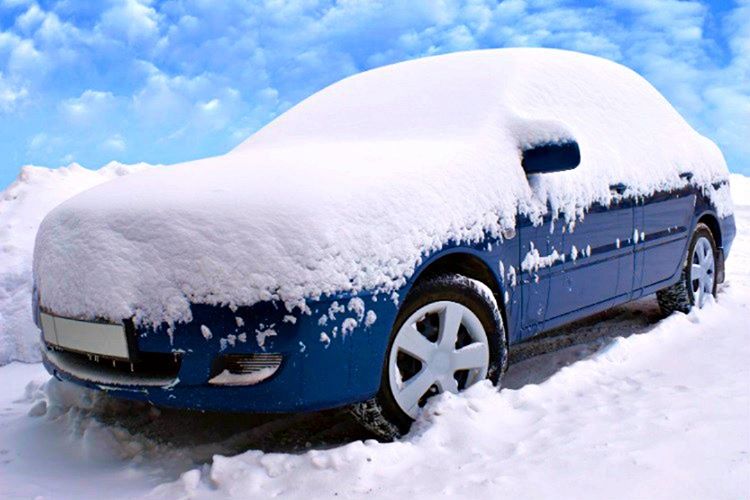 Arabanızı üzerindeki karları çizmeden temizlemek niyetindeyseniz, kar eriyene kadar motoru açık bırakmalısınız.