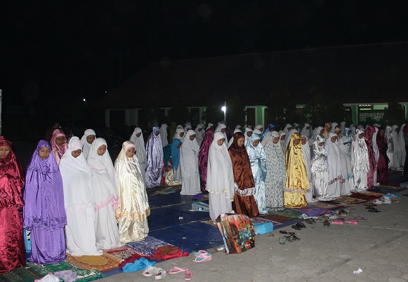 15 Manfaat Shalat Tahajud dan Hadist-hadist Shahihnya