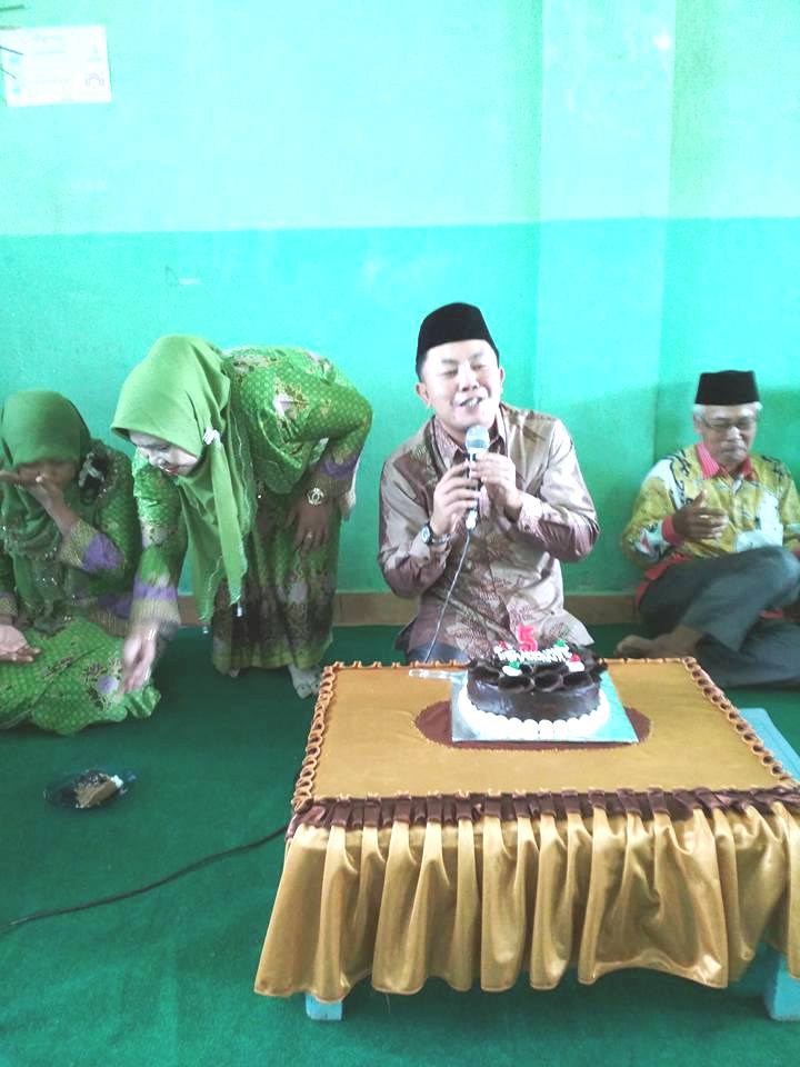 Biografi Ustadz Yayat Ruhiyat Tulisan