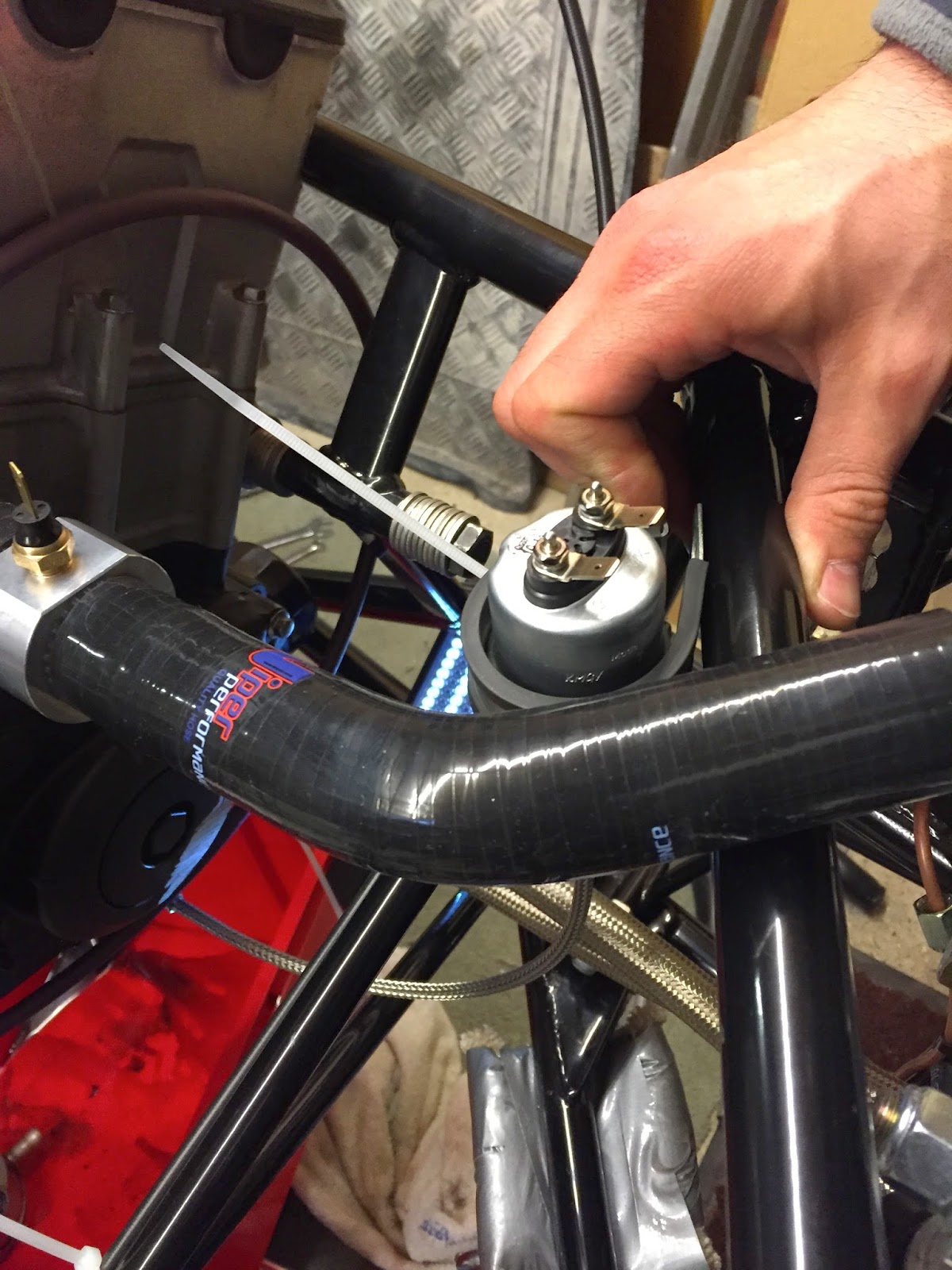 Knobby MNR Vortx CBR1000RR Blade Build... ETB oil pressure sensor