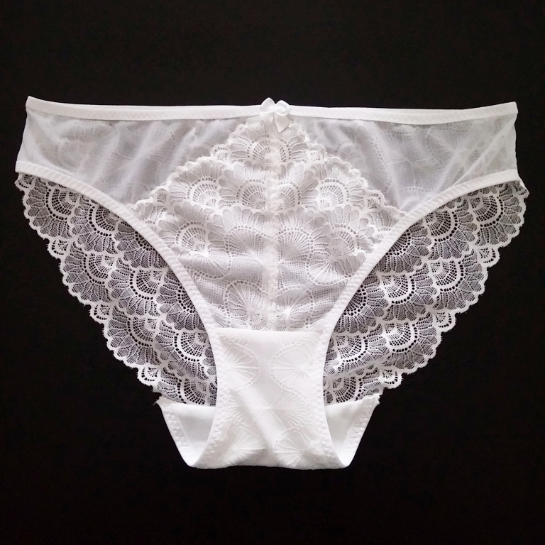 Couture et Tricot: White lace Harriet bra and matching Frankie panties ...