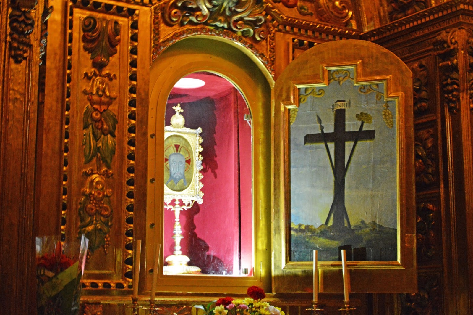 FOTOGRAFIAS DEL MUNDO Capilla de la Santa Faz en la Iglesia del