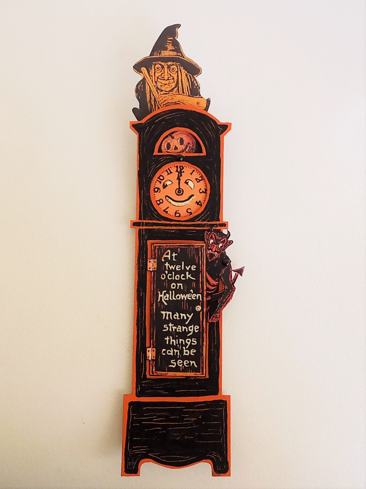 flew the coop Halloween Clock with Spooky Spinning Fun!