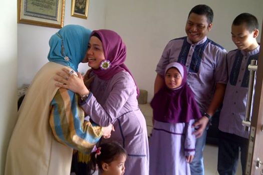 Bagaimana yang Lebih Mulia, Jika ada Tamu Saat Adzan atau Waktu Shalat? Bagaimana yang Lebih Mulia, Jika ada Tamu Saat Adzan atau Waktu Shalat?