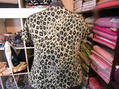 Simplicity 7176 Top Leopard Print Version 1 www.sewplus.blogspot.com