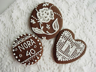 Gallega chocolate decorada Lace y Brush Embroidery