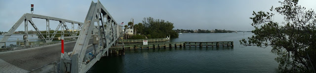 Puente giratorio de la Blackburn Point Road sobre la Dryman Bay Puente giratorio de la Blackburn Point Road sobre la Dryman Bay