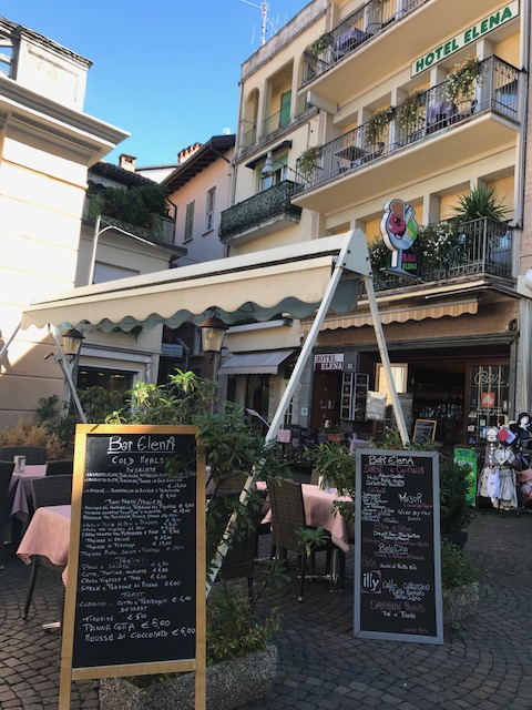 イタリア　ストレーザの町にあるホテルとレストラン