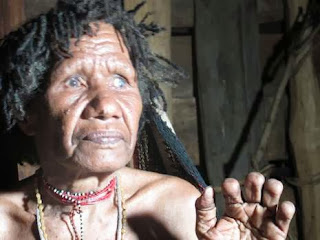 potong jari kebudayaan suku dani papua irian jaya