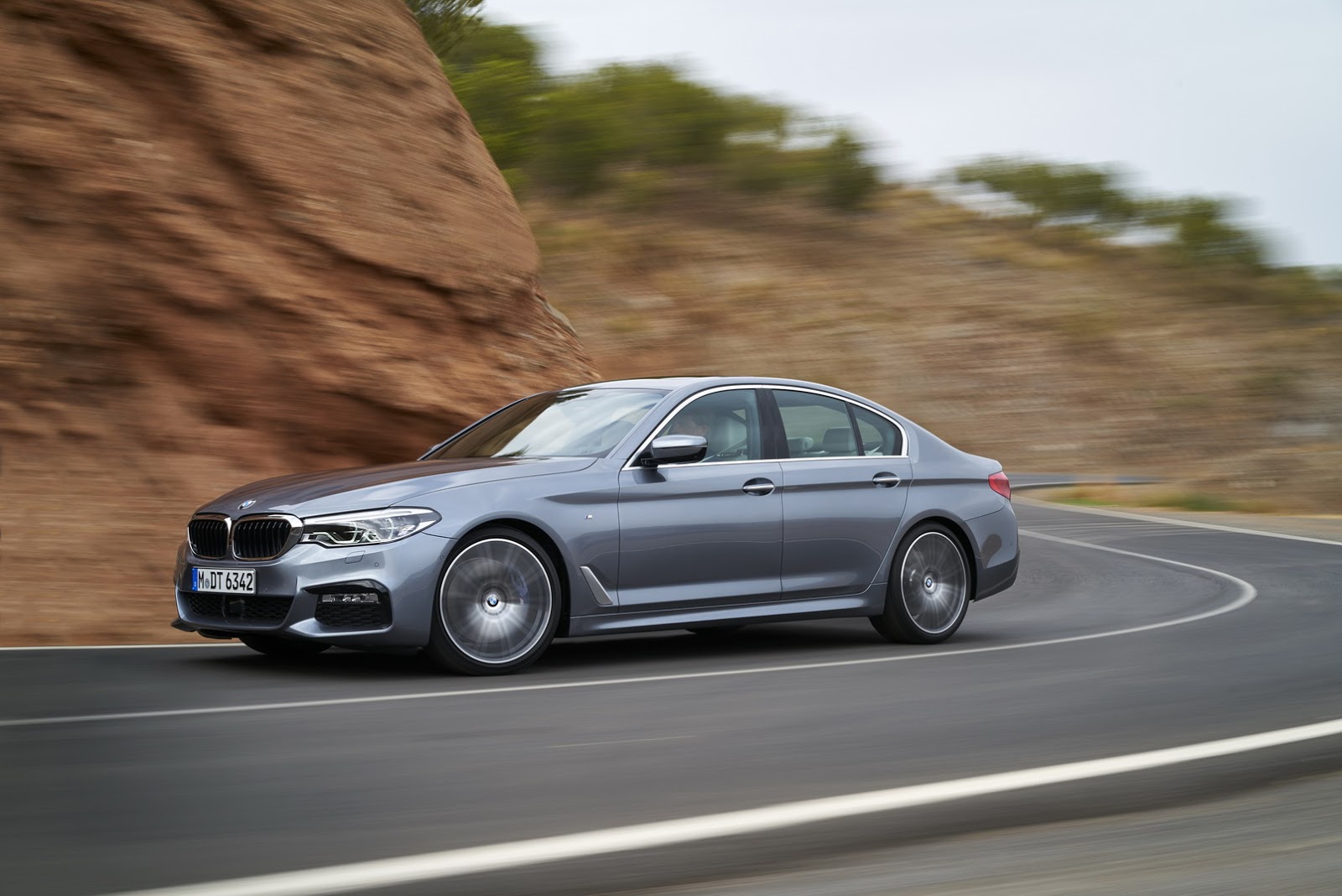 2017-BMW-5-Series-41.jpg