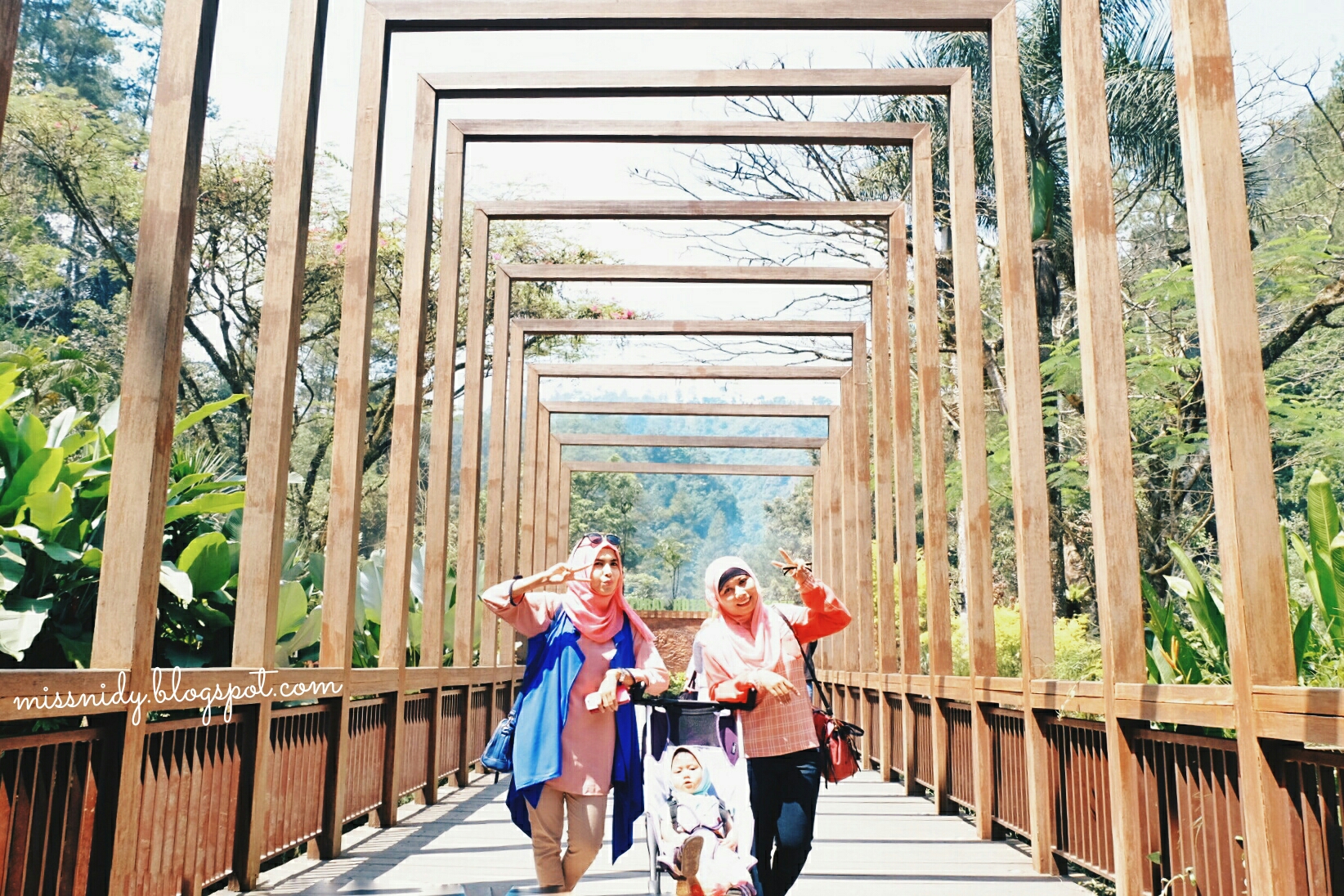 jembatan iconic di maribaya natural hot spring resort lembang