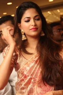 Parvathy Omanakuttan Family Husband Son Daughter Father Mother Marriage Photos Biography Profile.