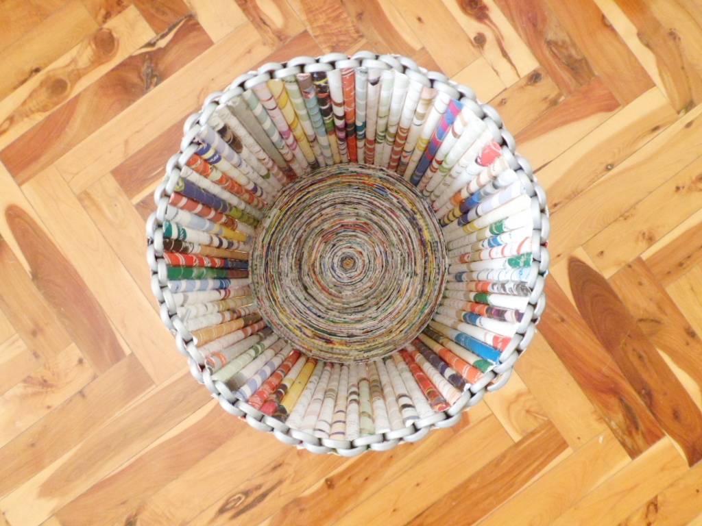 “Non buttate quella carta!”riciclare la carta regalo per costruire giochi per bimbi