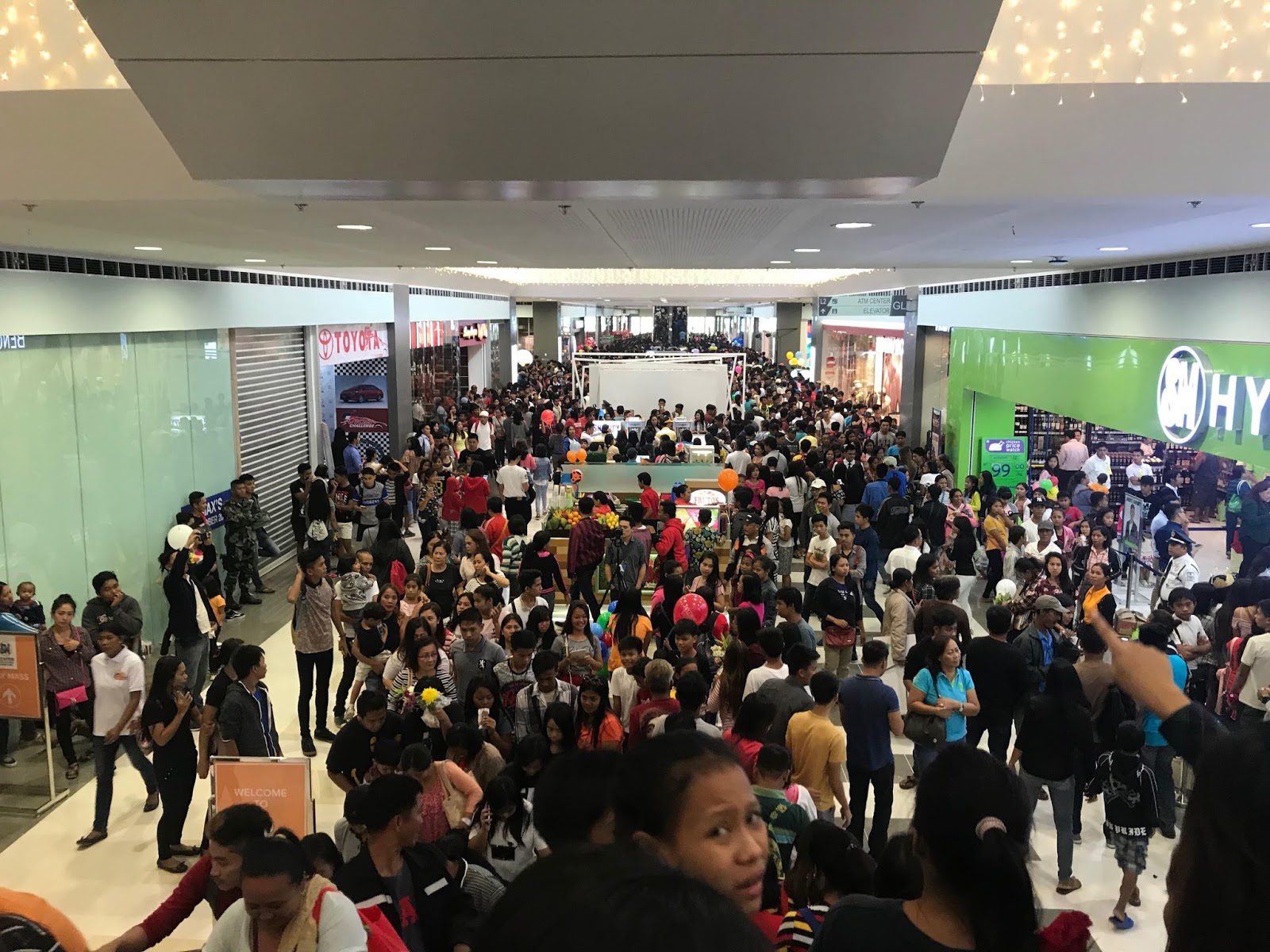 Fitness Fashion IN PHOTOS Thousands flock SM Center Tuguegarao